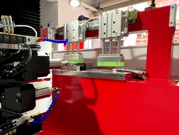 Dual-piston-rod pneumatic clamping system Dual-piston-rod pneumatic clamping system